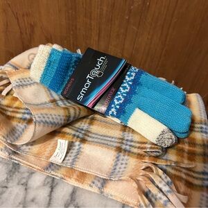 NWT Isotoner SmartTouch Gloves with Fleece Scarf